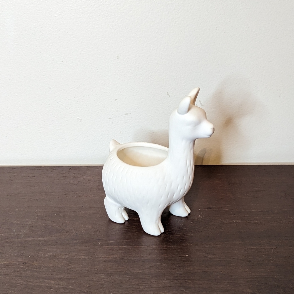 Kikkerland Lloyd the Llama Planter